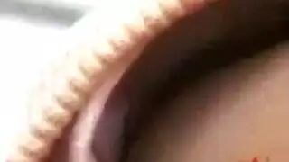 عاهرتان تصبحان فاحشتين في الفناء الخلفي مع فعل ديلدو مزدوج