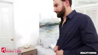 قبل الوعود: جنس سري مع صديقة العروس المثيرة