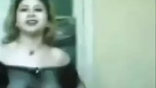 رقصة عاهرة عربية إيروتيكية ونهاية وجهية مكثفة