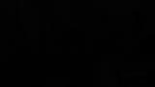 فتيات سيئات مرسومات يسخرن من قضيب صغير وهنّ يرتدين الكعب العالي