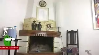 أم حامل تأخذ قضيبًا سميكًا في طيزها
