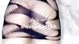 جلسة جماعية إباحية: ستة شباب يدمرون فرج الفتاة العربية