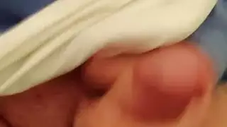 قضيب كبير كثيف يمارس الجنس في حمام الطائرة