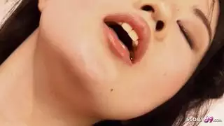 البداية الإباحية القوية لمينامي شيزوكا: جماع قوي وقذف داخلي