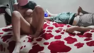 الزوجة المصرية تحب أن تُضاجع من قبل صديق داكن البشرة