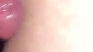 فتاة فمها قذر تمص القضيب الصلب المتفجر للشاعر