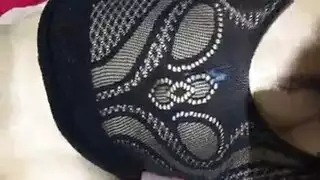 حلوق عميقة مع فتحات أنيلا الضيقة