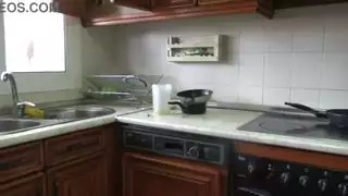 عاهرة عربية تُدمر بقضيب الفتى الألماني الكبير