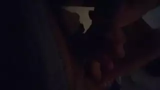 الزوجة تتعلم الاختناق بقضيبه الصلب