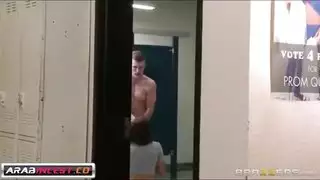 طالبات صغيرات ومثيرة حشو امتحان إكس إكس إكس يتحول إلى غانغ بانغ