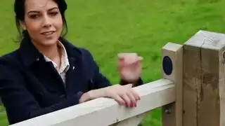 سكس محظور: أخ يضرب أخته على الطاولة
