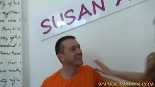 أم مثيرة لا تشبع تتوسل للمزيد من القضيب والمني