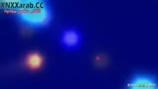 مؤخرة ضخمة تدهن بالزيت وتُمارس معها الجنس في تدليك إباحي