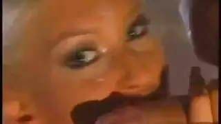 فض غشاء البكارة بقضيب ضخم إباحي