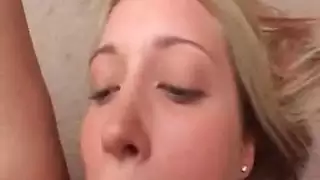 أفلام سكس نسائية بالكامل: مقص وتقبيل عميق