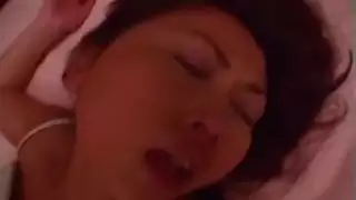 تناوب على تفحيط ربات بيوت عربيات ساخنات في سكس صريح