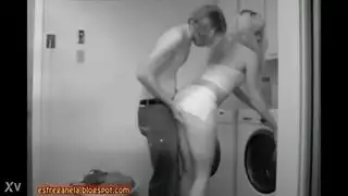 ثلاثي عرقي: رجل أمريكي وإيطالي يمارسان الجنس معها بالتناوب
