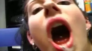 إباحية حظيرة صريحة: نساء تأخذ عضو حصان ضخم
