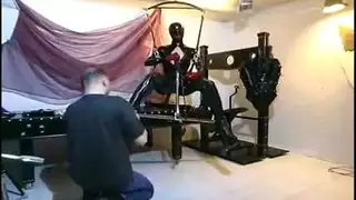 عذراء مدمرة بواسطة جماع عميق عدواني