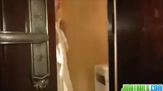 فتاة تلعب في كسها تحت الاندرsa95y6wyv63v