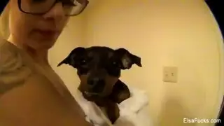 يخنث زوجته ابوه وهي نايمه