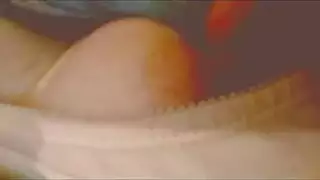الجمال الشرقي صغير الصدر في نكاح شرجي قاس