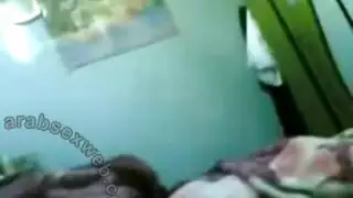 عاهرة عربية تتعمق في الحلق وتشرب المني مثل العصير