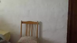 زوجة الشاعر الهواة تبلع مني الطبيب بعد نيك قاسي