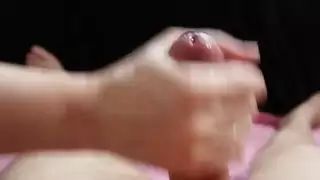 المحجبة تحصل على مهبلها الضيق ممتدًا بقضيب عربي كبير