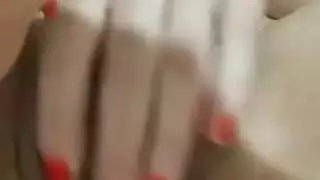 سونجول التركية المثيرة تداعب كسها المبلل