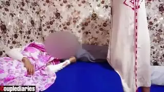 زوجة عربية بالحجاب تركب زب صديقها كأنها ممثلة إباحية
