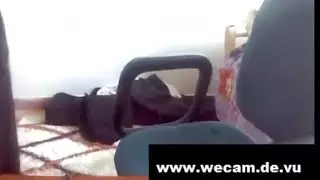 فتاة كاميرا تركية تدخل ديلدو عميقاً