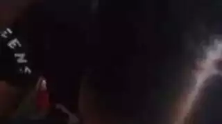ضخ قوي بكعب أسود ينتهي بانفجار قذف على الوجه