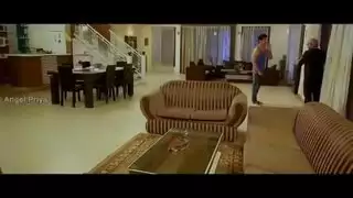 شقراء إباحية تتوق لقضيب كبير في مهبلها الضيق، تئن بلا توقف