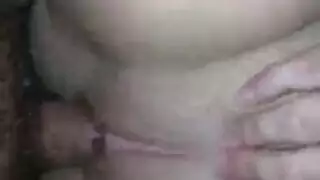 فتاة شقراء مذهلة تأخذ قضيبًا عملاقًا وتحصل على نهاية لزجة