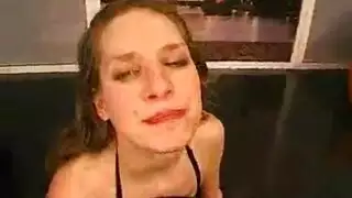 بنتان يعذبون صديقتها بنيك
