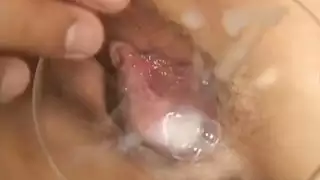 كس آسيوي صغير رطب مستعد للعمل الجنسي الشديد