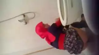 ديوث يبعت زوجيه لي مديرة في العمل عشان سلف
