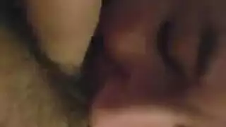 نموذج ناضج على الإنترنت الذي أحضر صديق لاستوديوها كان مص الديك صديقها