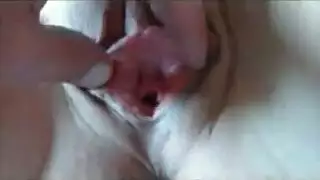 فتاة مثيرة تحلم بأن تُحشى بقضيب كبير