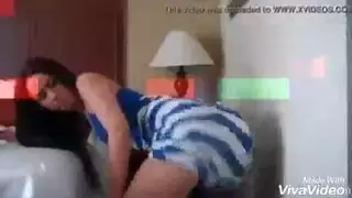 فرج مراهقة شديد الضيق يجعله ينفجر