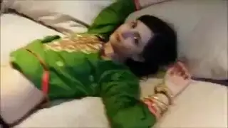 الخراب المالي يؤدي إلى جماع أم وابنتها مع مجموعة