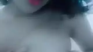 ام تغرى ابنها علشان تتناك هى وبنتها فى البانيو