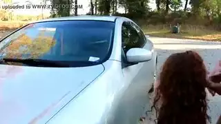 جنس في سيارة مريح مع لعق الفرج دون توقف