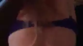 زوجة مطيعة تقدم جنسًا فمويًا عميقًا قبل ممارسة الجنس الساخن مع رايلي