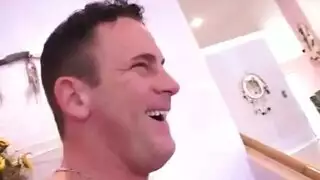 ادم ادم يخرج
