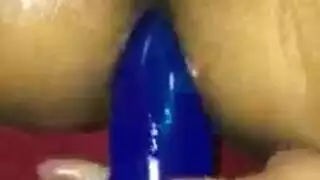 فتاة نيويوركية تفتح ساقيها للعب إباحي في الهواء الطلق