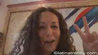 عابرة مسيطرة تركب بقوة وسرعة