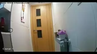 فتاة سكرانة تظهر كسها المبلل في كاميرا مباشرة صريحة