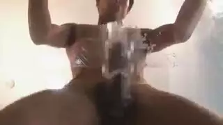 مشهد آسيوي صريح: تقييد بالحبل على فرجها المبلل